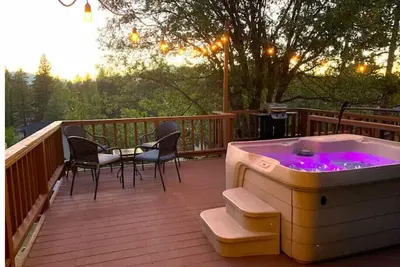 Image de This cozy gem is in the perfect location to relax and create amazing memories!
