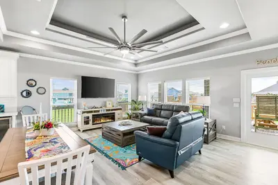 Image de Crystal Beach 5 min Walk-Beach / King Queen Beds / Sleep 12