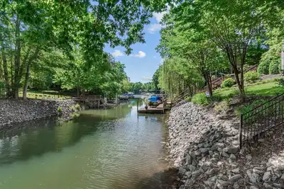 Image de Ridgetop Lakefront Retreat! Sleeps 16, Pets welcome! Boat Rental Available! ! !