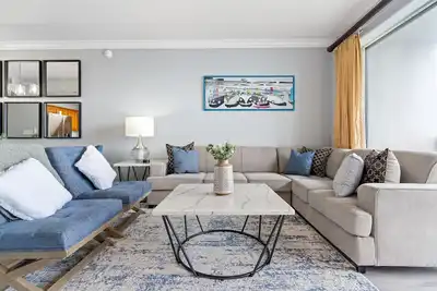 Image de Condo is just  2 miles away from Disney, wonderful  Lake view family-sized