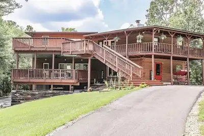 Image de Cabin Retreat 10 min to the Casino & Downtown Water Park White Water Rafting!