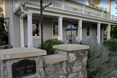 Image de Historic Millcreek Farmhouse, convenient access to downtown, ski areas, & shops!