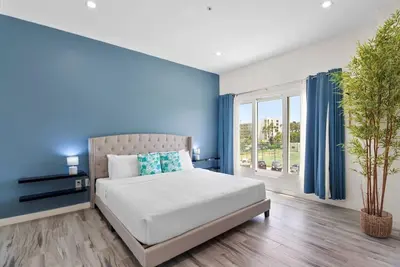 Image de The Cove by Bocobay Luxury Palm Beach Condo