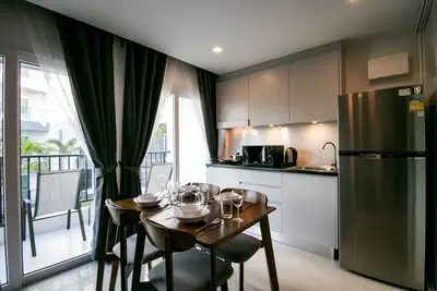 Image de Family 2 bdrm Private zone, Kitchen, High speed Wi-Fi near the lake and Beach