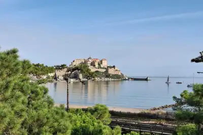 Image de Appartement neuf 2 chambres, 50 m de la plage, dernier étage, vue exceptionnelle