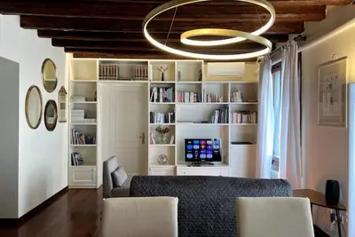Image de Refined and Quiet in the Heart of Vicenza