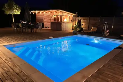 Image de maison de vacances, terrasse, piscine, jardin à 2 min de la ville