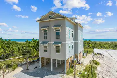 Image de Southern Reflections: 7br Beachfront Home- Priv. Pool, Pet Friendly, Sleeps 28!