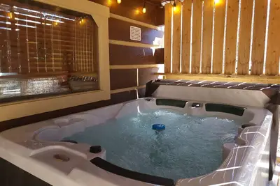 Image de Romantic Cabin~Hot Tub~2 bed/1 bath~New Remodel!