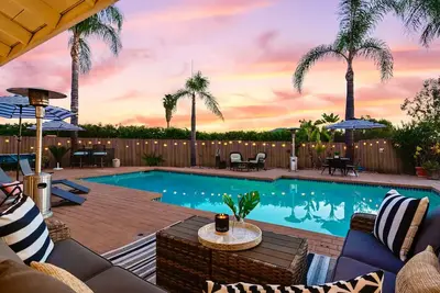 Image de Massive House and Backyard w/ Heated Pool & Spa! !