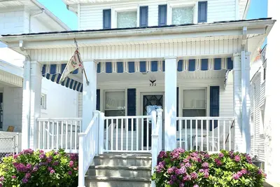 Image de spacious 4 bedroom beach house large shaded porch 3 blocks to beach restaurants