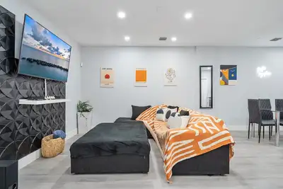 Image de 5min to Dt, Calle 8 and Brickell - Games, Large Yard & Hot Tub
