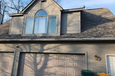 Image de Secluded mother in law suite above garage with 2 private entrances