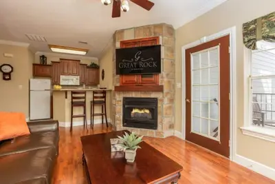 Great Rock Cozy 1br Condo