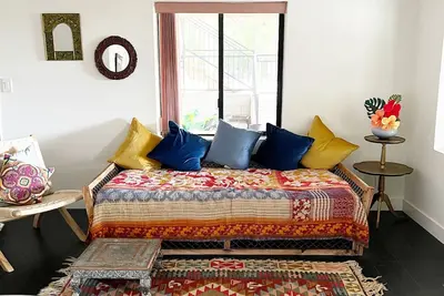 Image de Spacious nature retreat w fruit orchard & mountain views, near downtown Pasadena