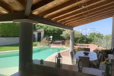 Image de Villa au calme, sans vis Ă vis. Grand espace piscine.