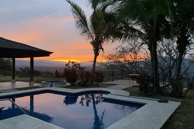 Exclusive Atenas Oasis, Breathtaking Views, Heated Pool & Jacuzzi, Best Climate