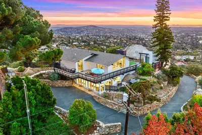 Image de Stunning Brand New Top of Mtn 2br Zen Retreat