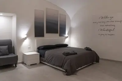Image de Luxury Suite in the center of Naples ★★★★★ (\"Dietro al Plebiscito\")