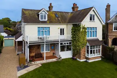 Image de Beachside Family Home. 5 Bedrooms, Spacious, Luxurious & Well Equipped