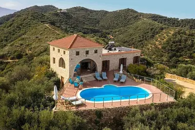 Image de Cretan Stone Villa, A\/C, Private Pool, Spectacular 360° Views of the Countryside, Coastline & Sea!
