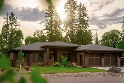 Image de New Summer Pricing! Gateway to Adventure near Gnp