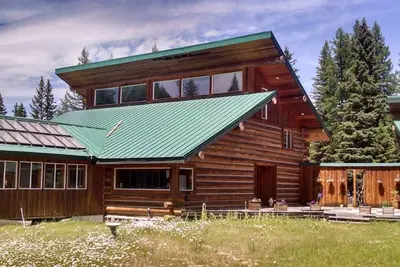 Image de Secluded 3 bedroom lodge tucked in the heart of the Kootenai National Forest