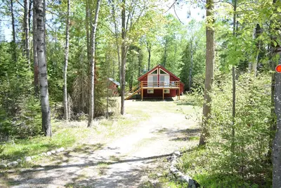 Image de Cozy, peaceful chalet tucked in the woods! 2 miles from the beach on Lake Huron.