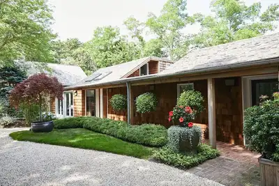 Image de Full-Service Beach House Set in Amagansett Dunes