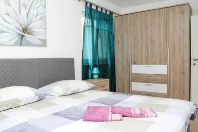 Image de Appartement de deux chambres avec le balcon et la vue sur le mer Kastel Kambelovac, Kastela (A-21372-a)