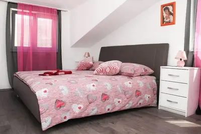 Image de Appartement de deux chambres avec le balcon et la vue sur le mer Kastel Kambelovac, Kastela (A-21372-b)