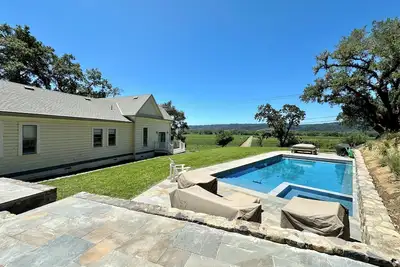 Image de Wine Country Living in Sonoma County for the Summer 2023