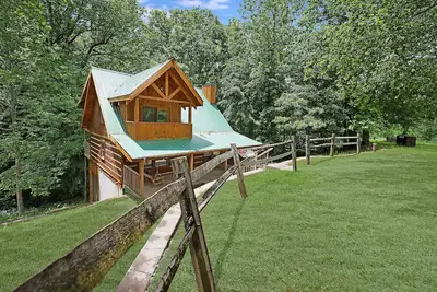 Image de Secluded cabin for memories to last a lifetime with a group or just the two!