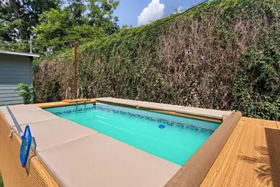 Image de The Chavez Social Club | The Poolside Basecamp (5br)