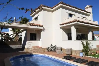 Image de Villa \"Paradisiaque\" avec piscine privée et Wi-Fi