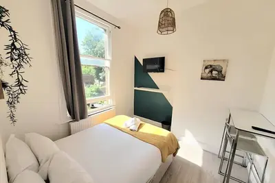 Contemporary 2 bedroom apartment