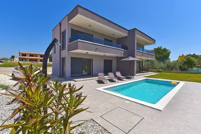 Image de Maison de vacances Peroj pour 1 - 12 personnes avec 4 chambres à coucher - Maison de vacances