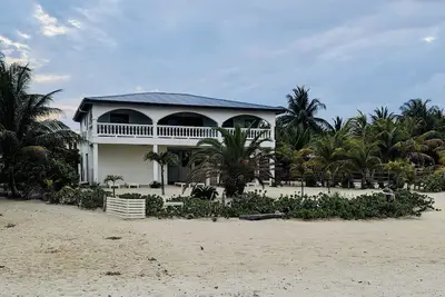 Image de The White House in Placencia. Luxury villa right on the beach