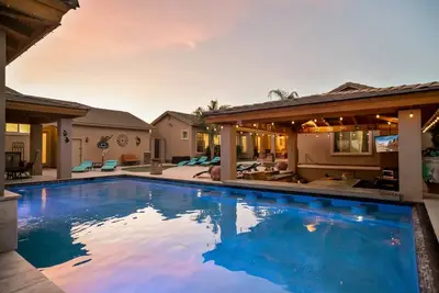 Image de Welcome to Paradise | 7 Bed, 4 Bath