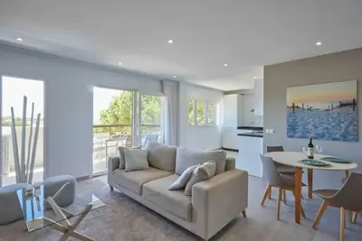 Image de Bright & Modern apartment 300m to the beach, tennis court and pools in Marbella