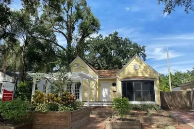 Image de charming home, centrally located in Delaney Park