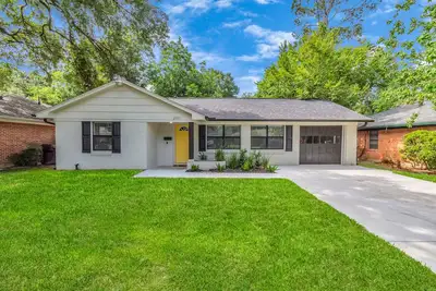 Image de Garden Oaks Cottage - Central and Family-Friendly