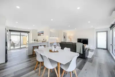 Image de Modern Escape, 2 Bed/Bath 12km to Cbd/Airport
