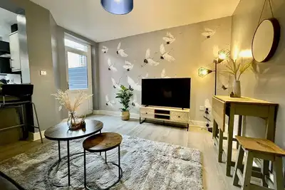 Image de Pass the Keys | Stylish Hidden Gem near Media City