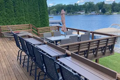 Image de Lakefront home w/ walkout basement arcade/bar area! Free Kayaks! Sandbar!