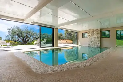 Image de Le Mas des Moulières - Vue montagne avec piscine
