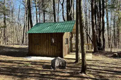 Image de Cozy cabin nestled in the woods
