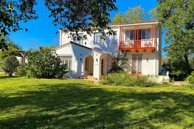 Image de Historic charmer with a pool, gardens, gym, & game room- dogs ok