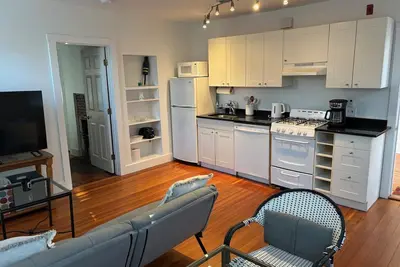 Image de Apartment - 2 Bdrm/2bath, best location, in downtown Newport