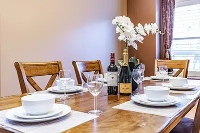 Image de Luxury Escape, A/C, Ping-Pong, 👨👩👧👦 Friendly, Bbq, Heated Garage